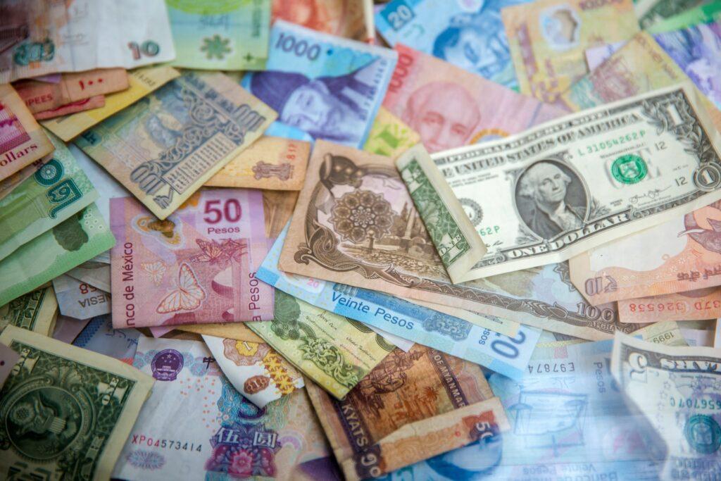 أسعار 6 عملات رئيسية أمام الجنيه الثلاثاء 9 يناير 2024